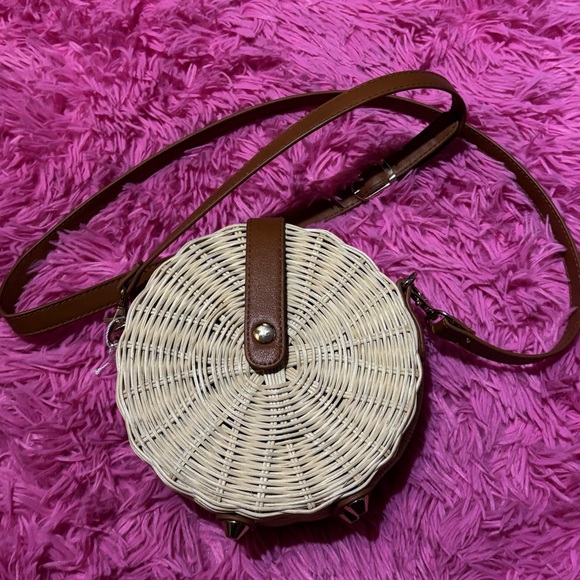 Round Woven Straw Crossbody Bag - Picture 2 of 6